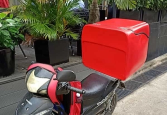 Tầm Quan Trọng Của Thùng Chở Hàng Xe Máy Trong Ngành Vận Chuyển