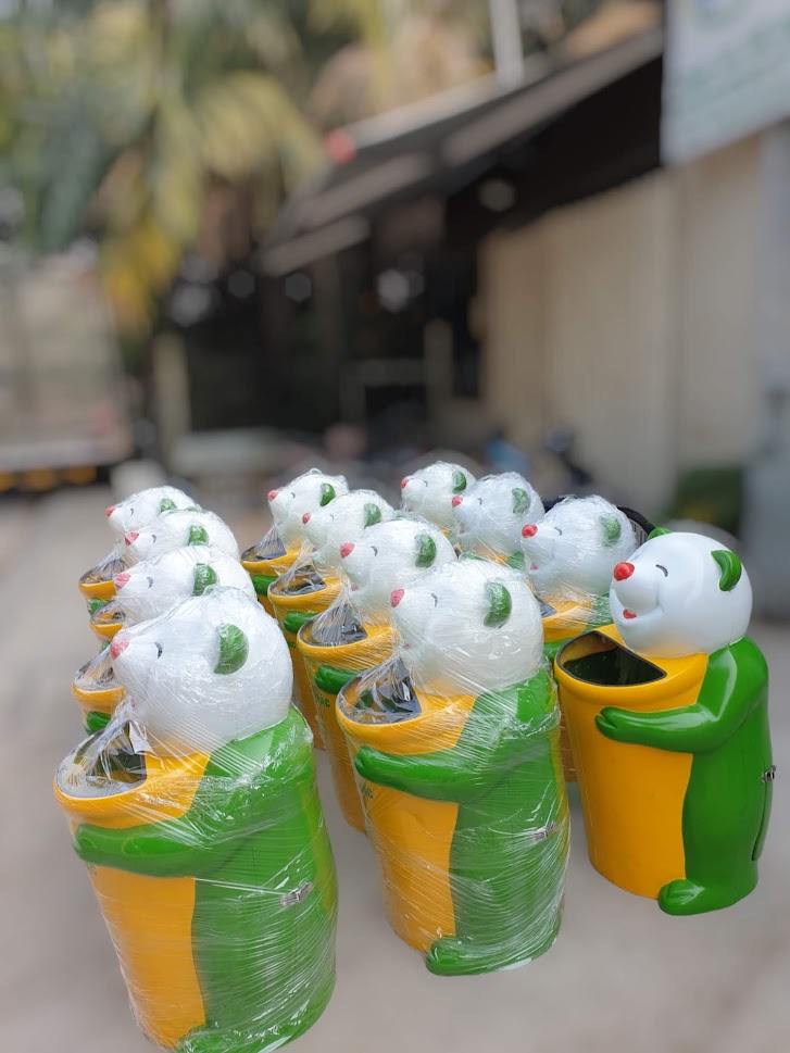 ảnh thùng rác gấu trúc tại Công Ty Nhựa 247