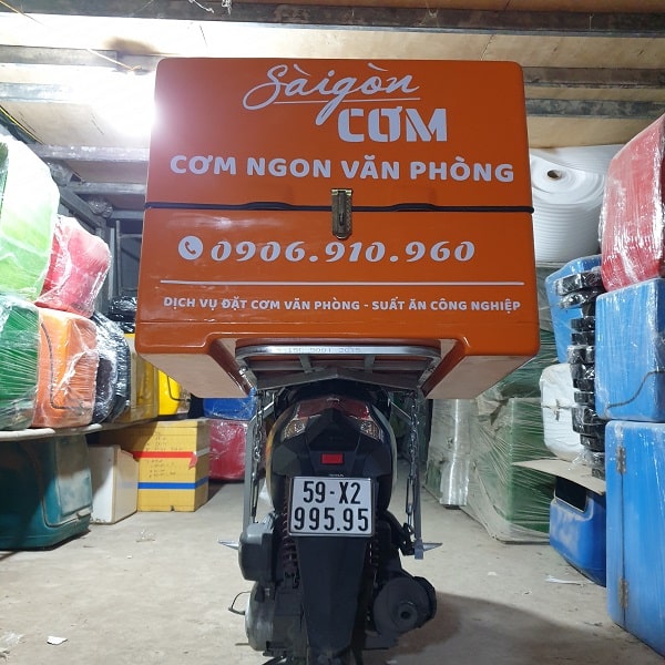 thùng giao cơm giữ nhiệt