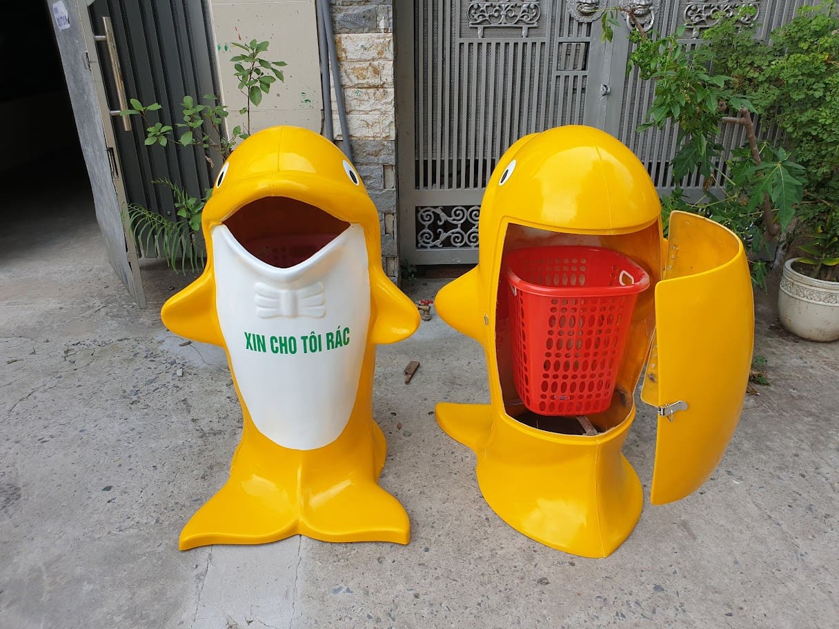 Thùng rác cá heo màu vàng